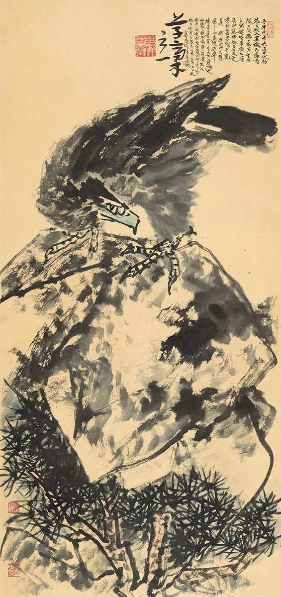 枝干之上秋鹰矗立,鹰嘴,鹰眼及羽毛画法,有略参西画光影立体效果的
